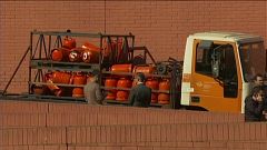 Polizei in Barcelona stoppt rasenden LKW mit Gasflaschen