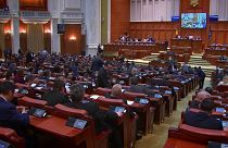 Parlamento romeno rejeita decreto polémico