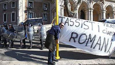 Protestos de taxistas italianos degeneram em Roma