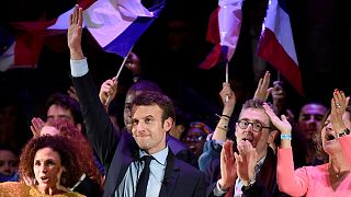امانوئل مکرون نامزد ریاست جمهوری فرانسه با ترزا می در لندن دیدار کرد
