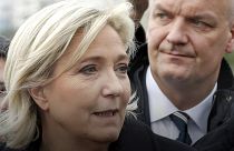 Le Pen'in skandala karışan iki yakını gözaltına alındı