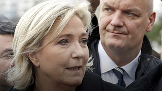 France: deux collaborateurs de Marine Le Pen en garde à vue