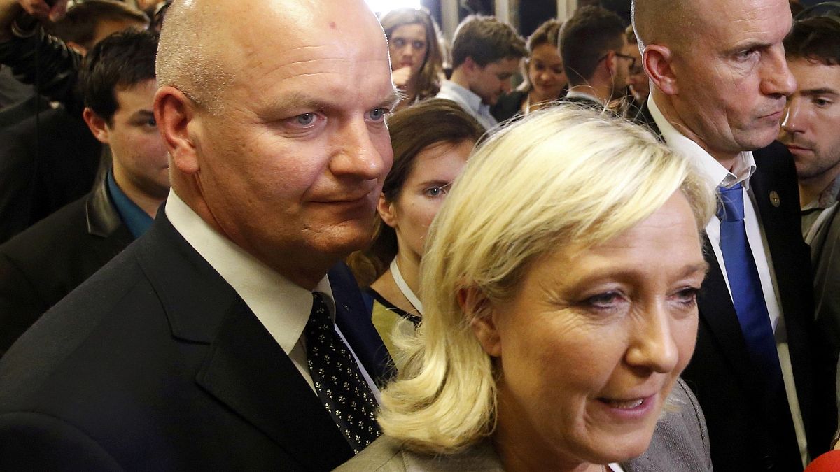 Marine Le Pen'e yakın iki parti çalışanı gözaltına alındı