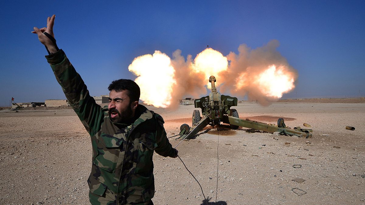 Iraq, l'esercito attacca l'aeroporto di Mosul