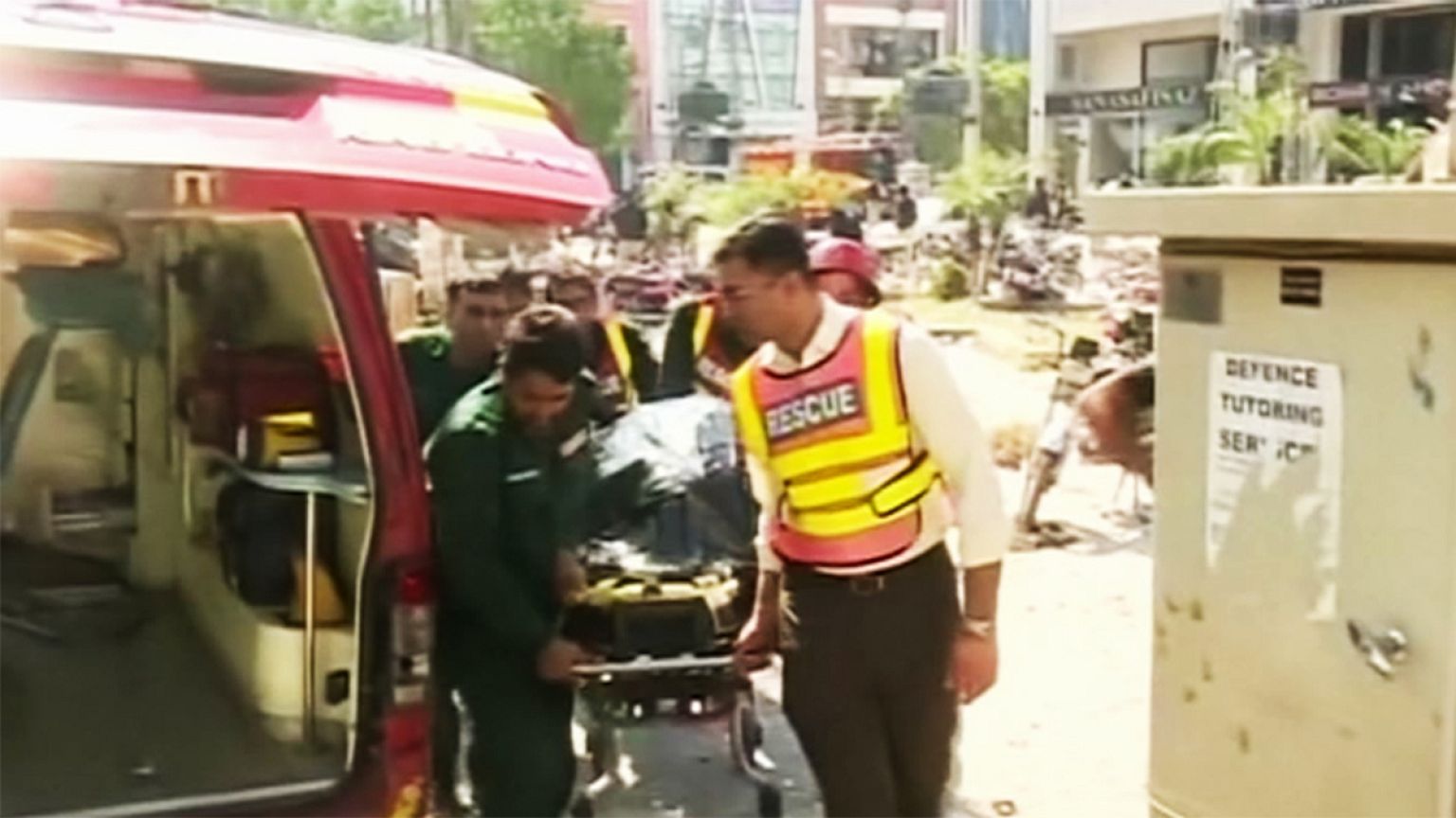 Az Iszlám Állam zsúfolt üzleti negyedben robbantott Lahore-ban