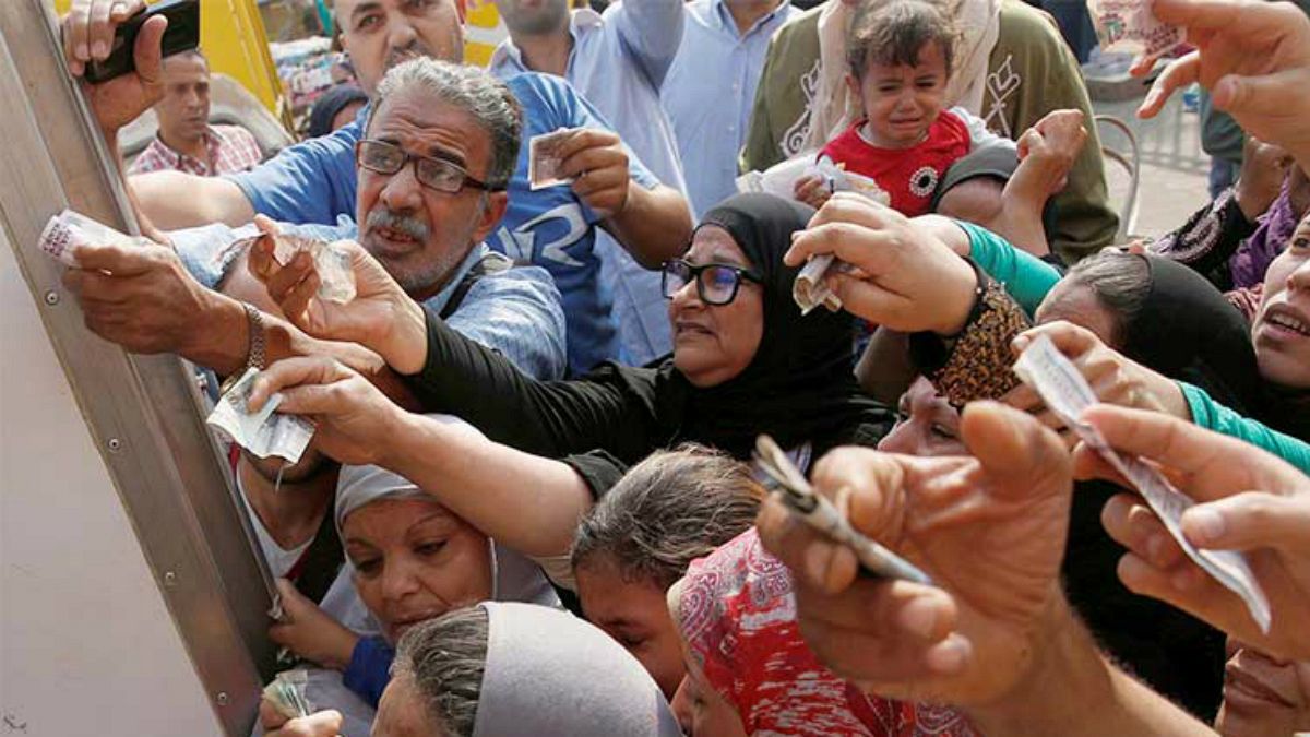 ظهور ما يعرف بسوق الكسر من المواد الغذائية في مصر بسبب غلاء الأسعار