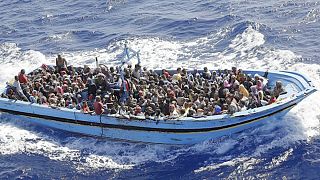 فيديو:عشرات الجثث من المهاجرين على الشواطىء الليبية