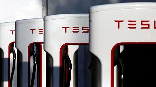 Contas da Tesla no vermelho, mas empresa mantém previsões de produção