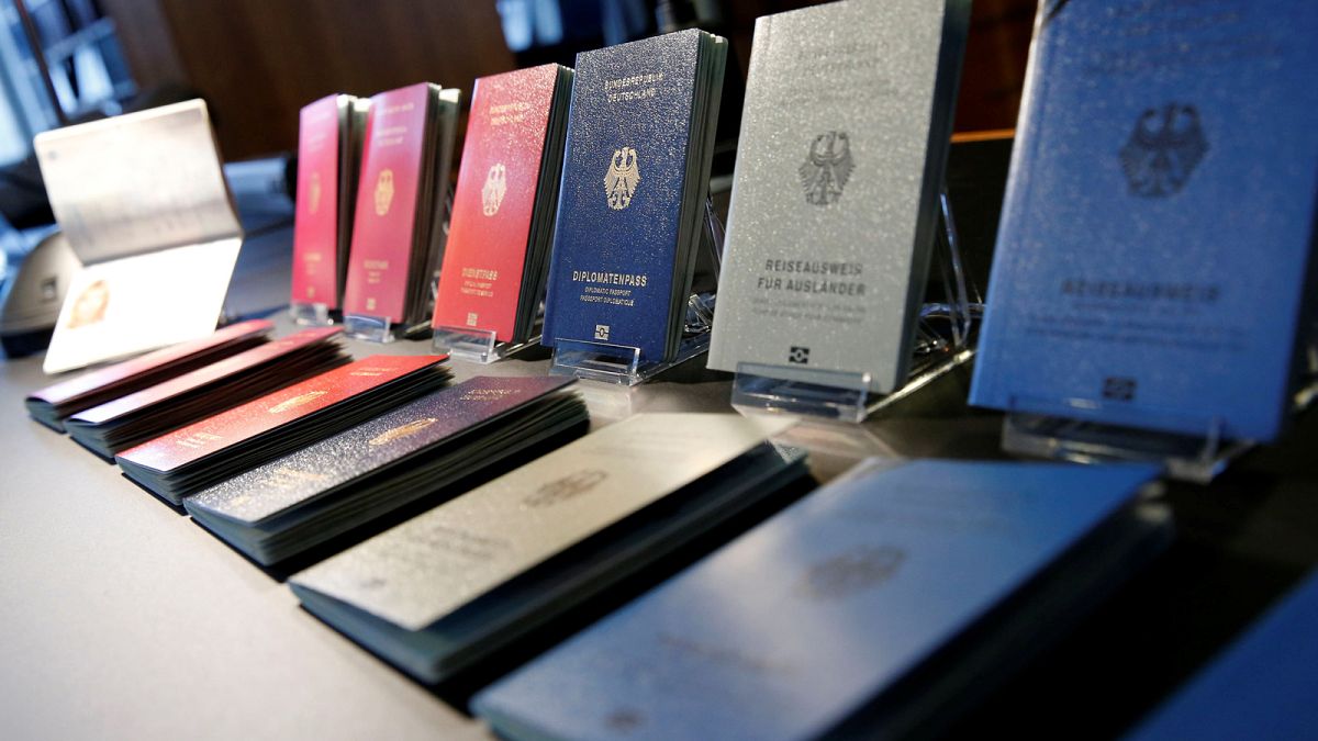 Alemanha apresenta novo passaporte eletrónico