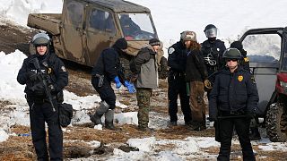 Dakota Access Pipeline: arrests made as deadline to leave camp passes