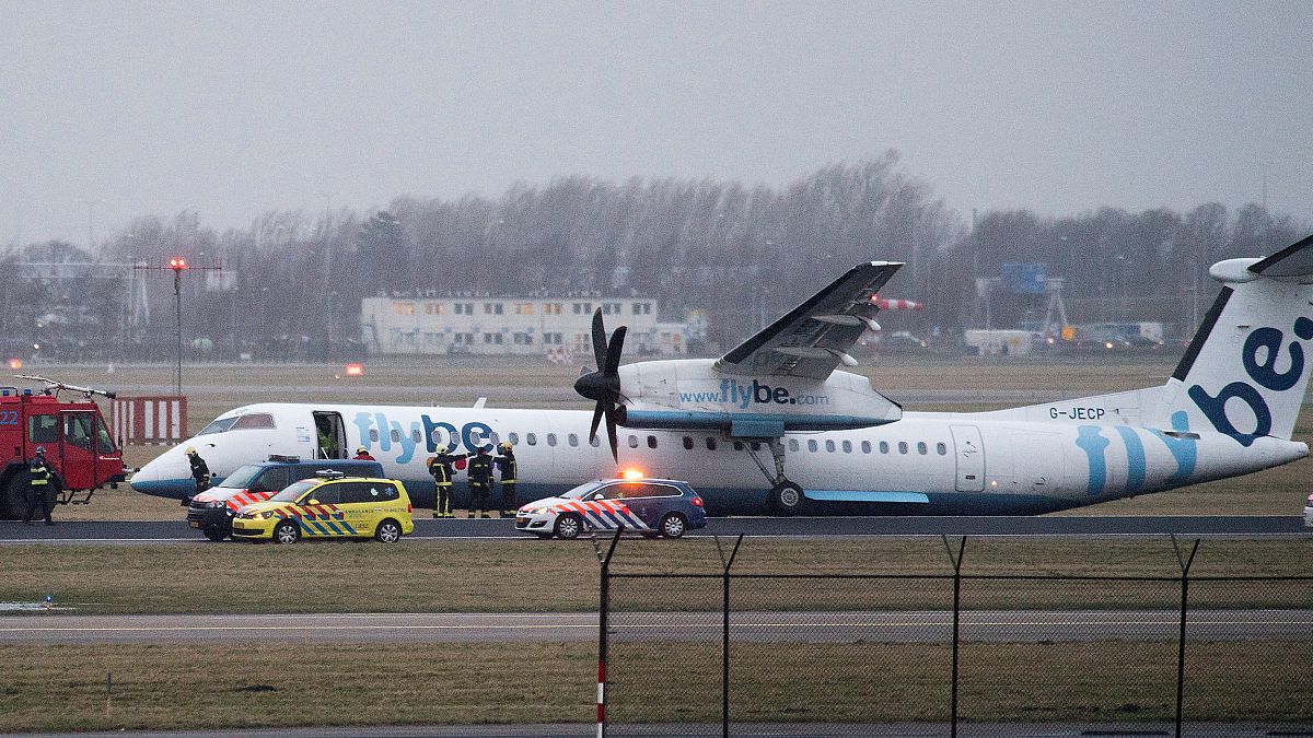 Amsterdam: Flugzeug legt Bruchlandung hin