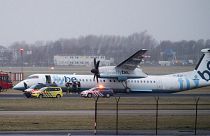 تخلیه هواپیما در فرودگاه آمستردام پس از سقوط روی باند