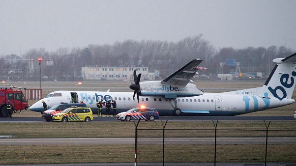 Amsterdam'da uçak pistten çıktı Amsterdam'da uçak pistten çıktı