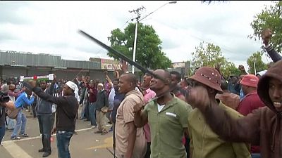 شرطة جنوب أفريقيا تفرق مظاهرة منددة بالمهاجرين