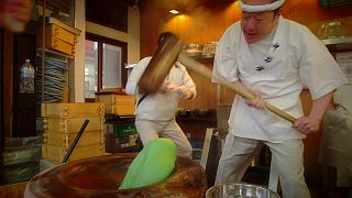 Der schnellste Reiskuchen-Schläger Japans