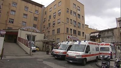 Detenidos 55 empleados de un hospital público de Nápoles por falsear su presencia en el trabajo