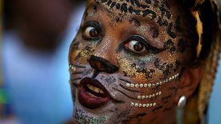 Raucous Rio gets into its carnival rhythm