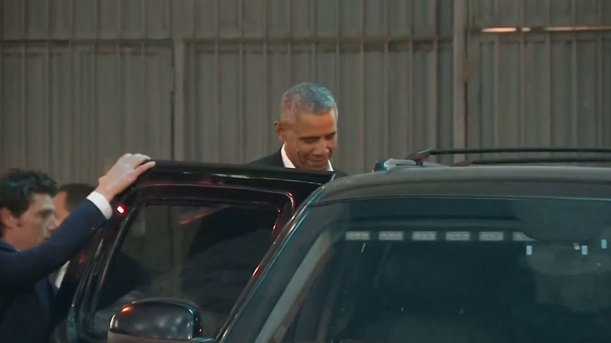 HΠΑ: Χειροκροτήματα για τον Μπαράκ Ομπάμα και την κόρη του έξω από το Μπρόντγουει