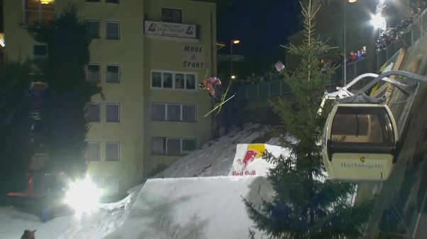 Esqui: Jesper Tjäder vence nas ruas de Bad Gastein Esqui: Jesper Tjäder vence nas ruas de Bad Gastein