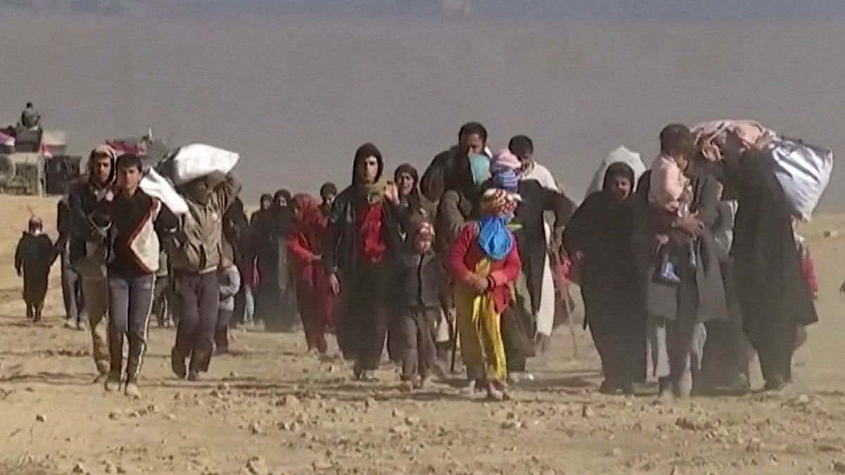 المدنيون يفرون المعارك في غرب الموصل