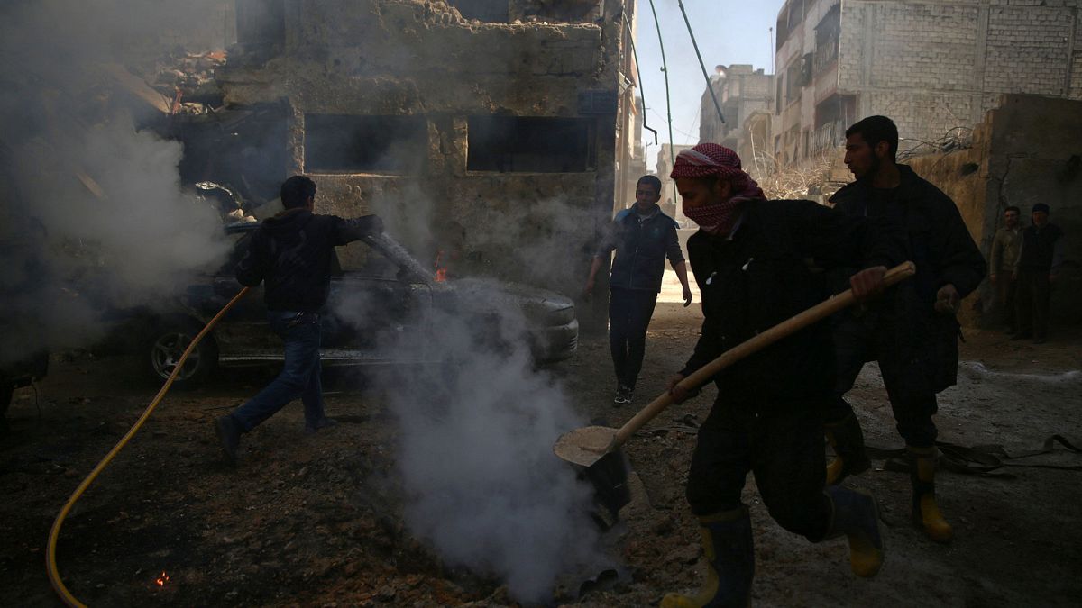Cenevre'deki Suriye görüşmeleri hava saldırılarının gölgesinde sürüyor