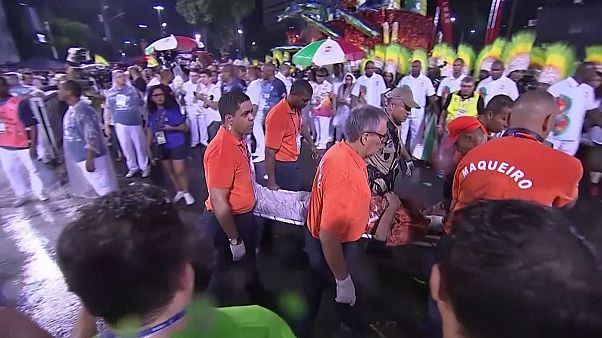 Rio carnival crash: at least a dozen people injured after float hits barrier Rio carnival crash: at least a dozen people injured after float hits barrier