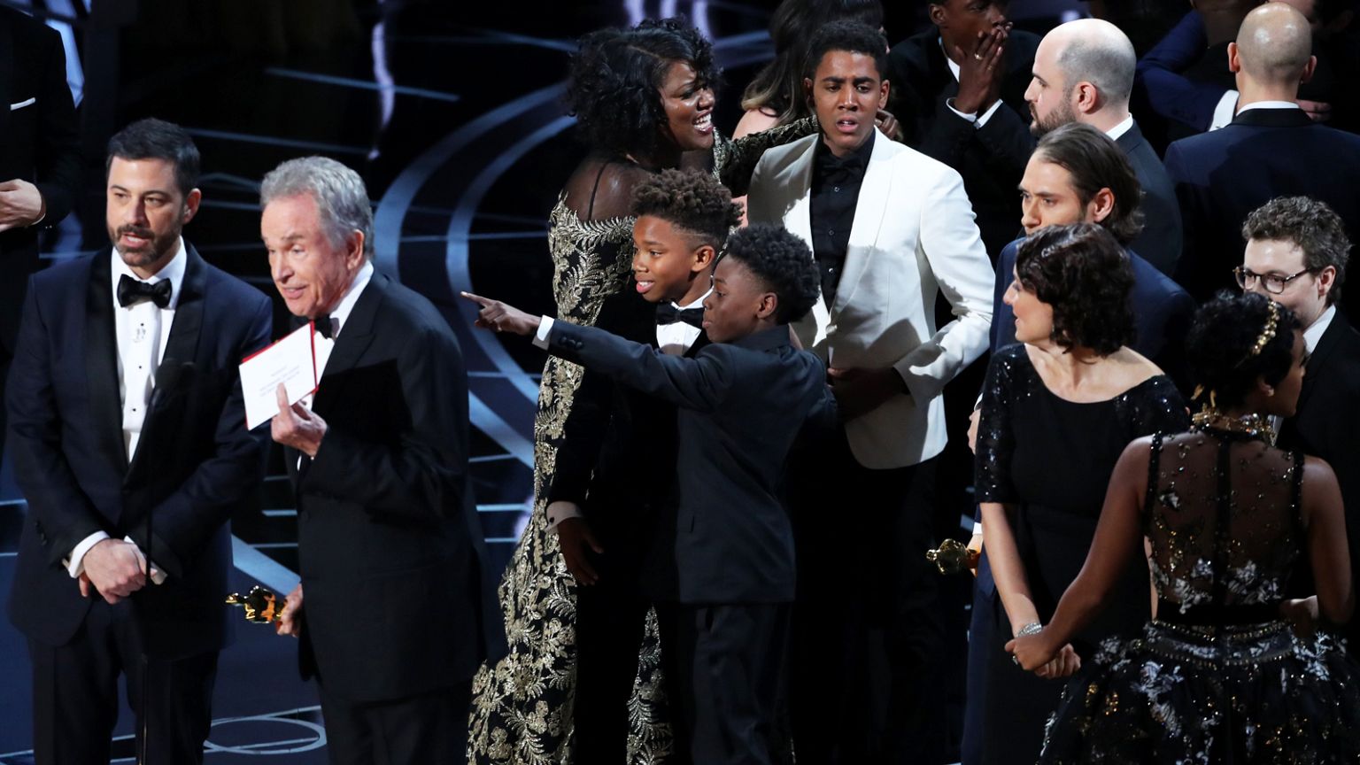 'La La Land' gaff overshadows Oscars