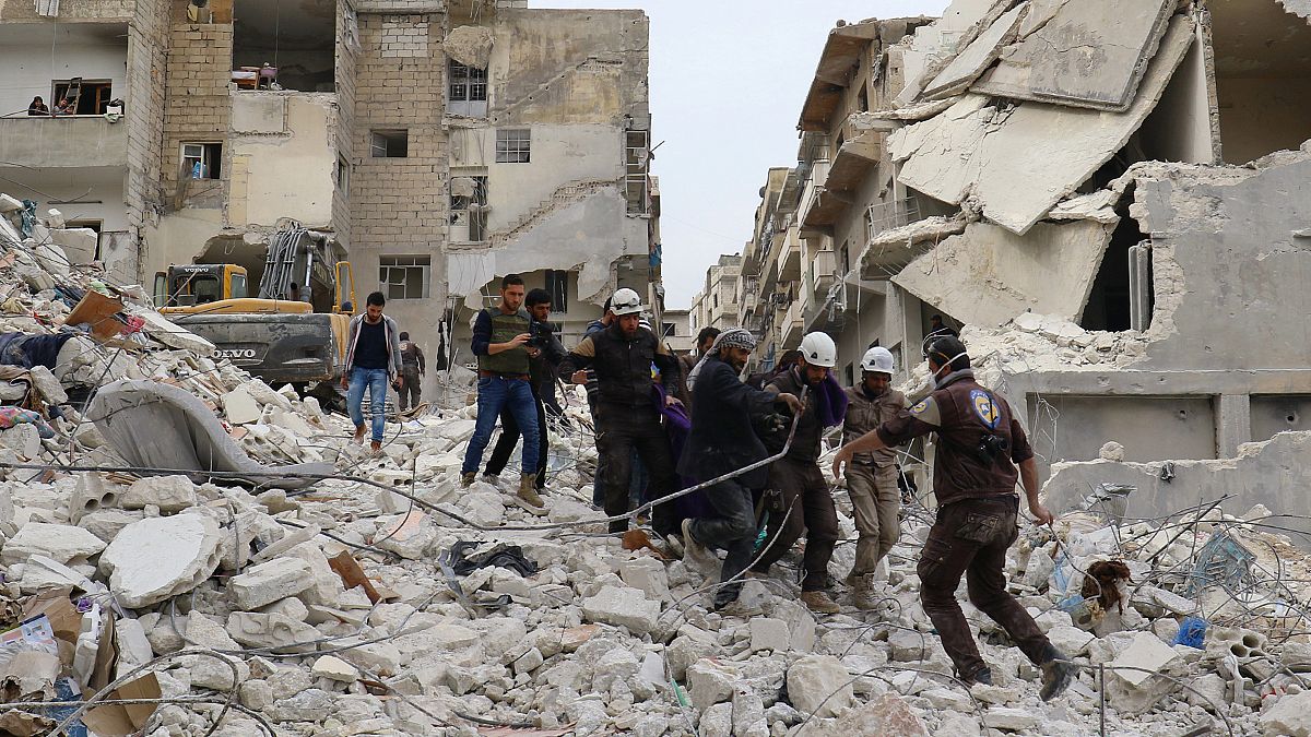 Síria: Bombas em Idlib, conversações em Genebra