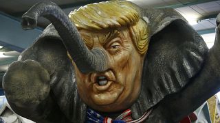 Am Rosenmontag fasst Trump der Freiheitsstatue unter den Rock