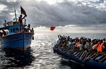 Menekültválság: kihasználják az önkéntesek jó szándékát az embercsempészek