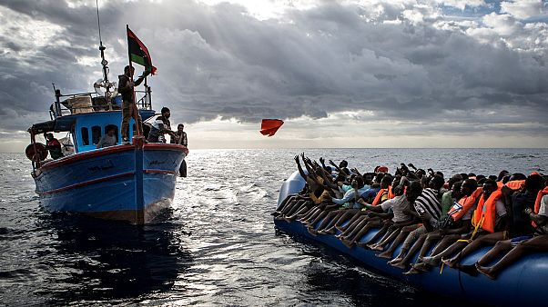 Le Ong salvano i migranti troppo vicino alle coste libiche secondo Frontex Le Ong salvano i migranti troppo vicino alle coste libiche secondo Frontex