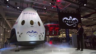 SpaceX to send first tourists around the moon