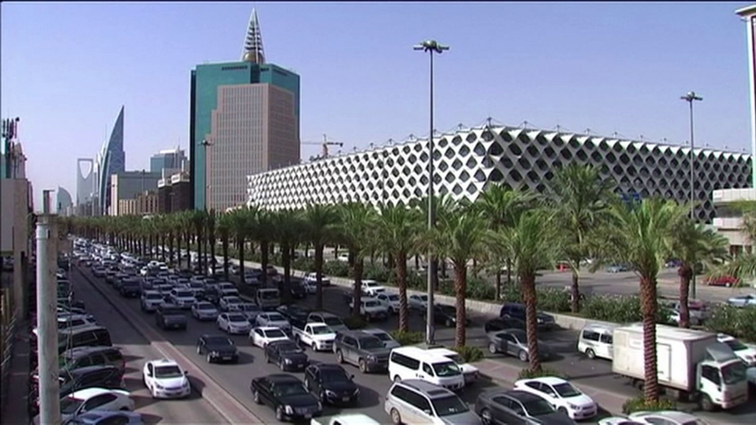 السعودية تريد رفع أسعار النفط إلى 60 دولارا هذا العام