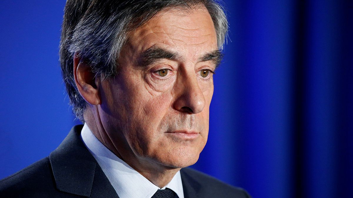 مرشح اليمين الفرنسي فرانسوا فيون يؤكد ترشحه إلى الانتخابات الرئاسية المقبلة رغم المسائل القضائية التي تحوم حوله