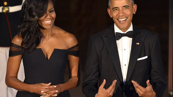 Michelle und Barack Obama unterschreiben 60-Millionen-Euro-Deal Michelle und Barack Obama unterschreiben 60-Millionen-Euro-Deal