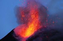 Colate di lava dall'Etna: spettacolo per Catania