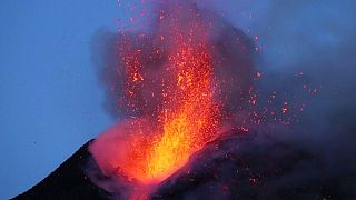 Colate di lava dall'Etna: spettacolo per Catania
