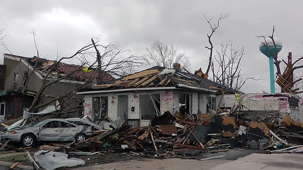 VIDEO : Deadly tornadoes rip through US Midwest | Euronews