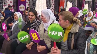 Campanha pelo "Não" às mudanças na Constituição arranca na Turquia