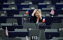 "Breves de Bruxelas": Le Pen perde imunidade, Kenny em consultas sobre Brexit
