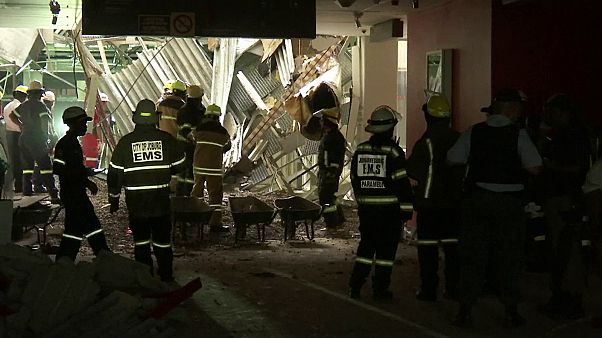 Le toit d'un hôpital s'effondre en Afrique du Sud Le toit d'un hôpital s'effondre en Afrique du Sud