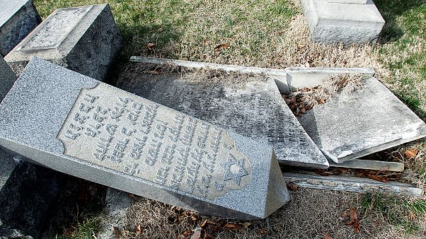 Νέα επίθεση κατά εβραϊκού νεκροταφείου στις ΗΠΑ Νέα επίθεση κατά εβραϊκού νεκροταφείου στις ΗΠΑ