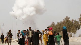 More civilians flee Mosul as Red Cross condemns 'chemical attack'