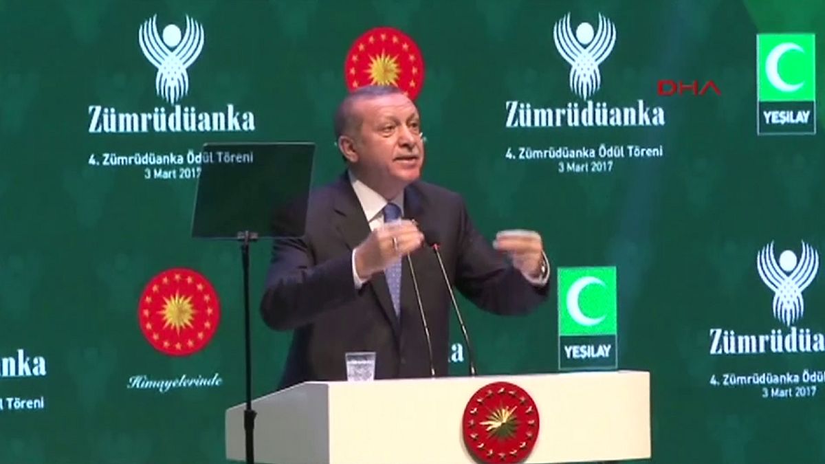 Tensione tra Ankara e Berlino. Il Presidente turco Erdogan attacca: "Germania complice dei terroristi"
