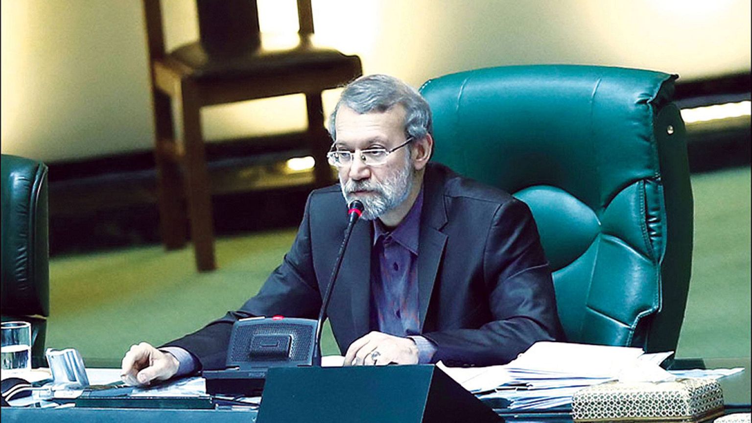 جنجال سقف حقوق مدیران دولتی؛ لاریجانی از مخالفان خواست «جانماز آب نکشند»
