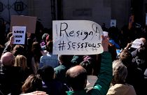 ΗΠΑ: Διαδηλώσεις με αίτημα την παραίτηση Σέσιονς