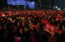 Coreia do Sul mobilizada contra a Presidente aguarda decisão sobre a destituição de Park Geun-hye