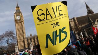 Multitudinaria marcha en Londres en defensa de la sanidad pública británica