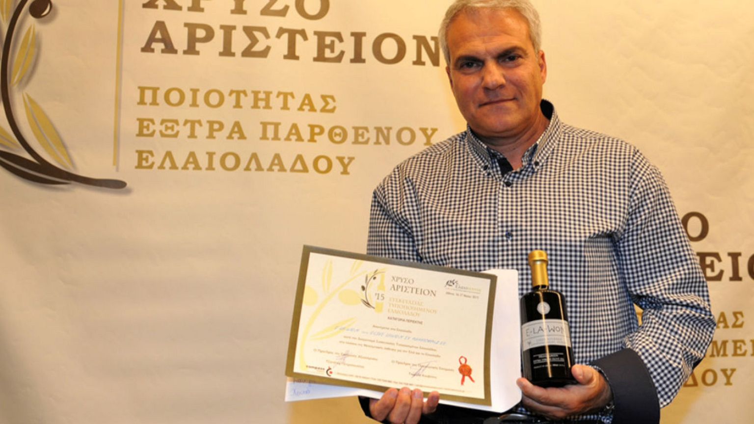 Γιάννης Καμπούρης: Ο φιλόλογος που έβαλε ελαιόλαδο με... χρυσό στα βασιλικά τραπέζια των Εμιράτων