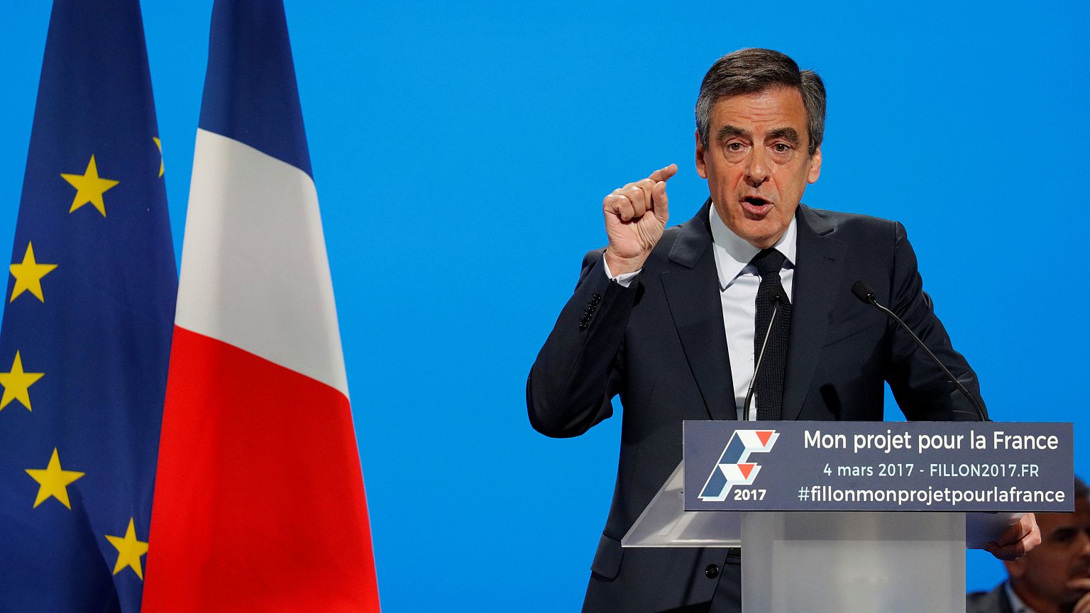 François Fillon va avanti e motiva i suoi:"Non rinunciate mai"
